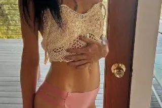 BEAUTIFUL BRUNETTE LIGHT EYES SLIM BODY!! - Image 5