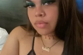 😍😜THICK MIXED MAMI👅😝THROAT GOA... - Image 1