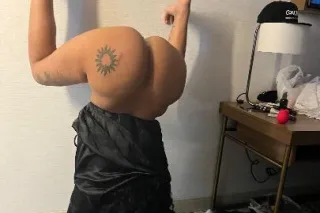 Wet juicy lightskin pussy😍Yall... - Image 2