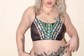 Curvy MILF Visiting 05/22 - 05/24 - Image 11