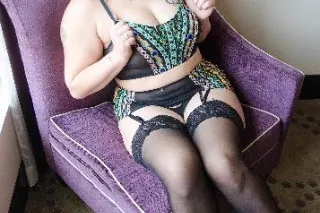 Curvy MILF Visiting 05/22 - 05... - Image 4