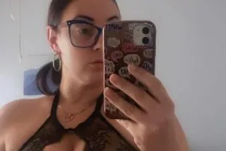 Thick Italian Baddie - Image 9