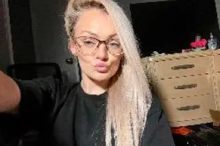 come hangout with me😜 - 26 - Image 2