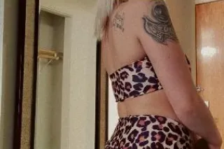 HUMPDAY 🐫 with B & her friend ... - Image 2