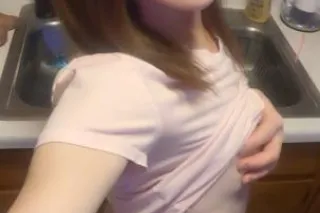 Sexy Sarah wants to Satisfy you - Image 11