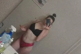 Hey baby come play in the snow... - Image 2