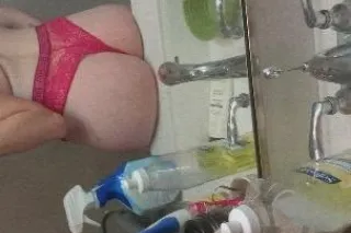 Hey baby come play in the snow... - Image 1