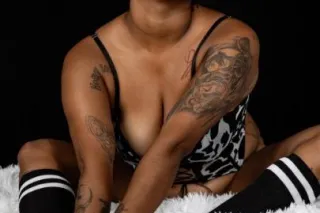 come show this milf some love ... - Image 2