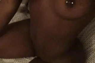 Pretty slim thick barbie 💦🥰🍫 - Image 1