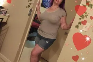 sexy curvy middle aged real wo... - Image 1