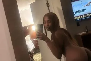 Your Place!! no incalls! Petit... - Image 3