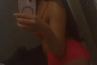 ANAL SLUT 🔥💦 Honduran waterpar... - Image 2