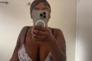 skinny minny big yitties🍒outca... - Image 3