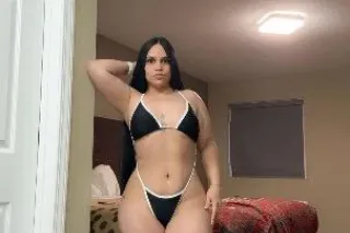 Hola soy karly una chica latin... - Image 1