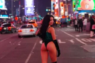 Sexy and hot - Image 3