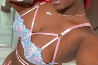 Naturally Curvy in ALL THE RIG... - Image 4