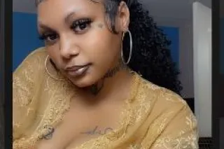 exotic upscale Playmate im Ava... - Image 1