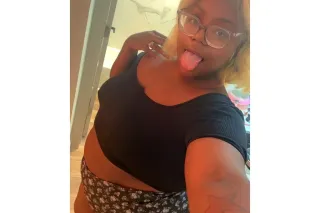 OUTCALLS💕Pull up in a skirt da... - Image 1