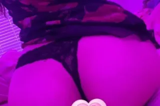 here to satisy your needs, content/facetime/meet ready - Image 1