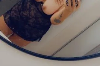 new in town come see me 😘😘special specials just for tonight - Image 1