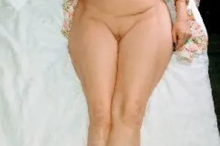 White American Female Mature Sexy - Image 6