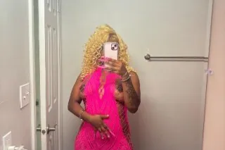 Thick , caramel goddess with c... - Image 1