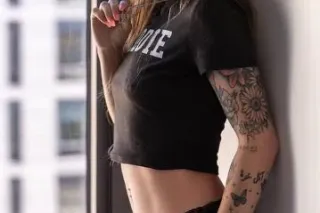 READ AD READ AD!!! Green Eyed Baddie Visiting - Image 2