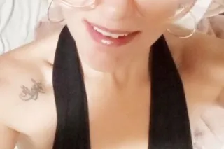 My mind is telling Me No but my body my body is telling me yes - Image 1