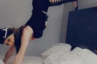 2 GIRLS IN BED HOW U WAKE UP ON WRONG SIDE 💋 - Image 5