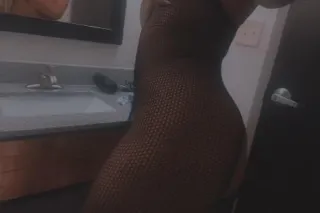 big booty freak😛🍆𝕋𝕙𝕣𝕠𝕒𝕥 𝔾𝕆𝔸𝕋💦💯... - Image 1