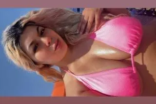 Exotic mami, here for the day ... - Image 1