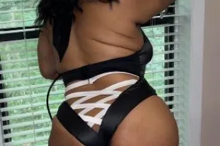 200qv 2 girl special tonight only 😘 Me and my girlfriend want to keep you company 🤍 - Image 5