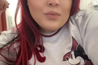 Cum see me💧Drip like a faucet....Pretty feet🦶and soft 💅 - Image 5