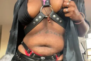 thick hairy dominatrix seeks g... - Image 4