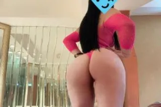 bella latina con hermoso cuerp... - Image 2