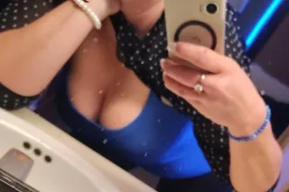 🔥🔥🔥The Fire with a Blonde with Blue Suductive Eyes 🍒🍒Thick Thighs🔥🔥🔥🔥 - Image 5