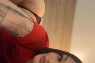 Busty Playmate 💕 available✨✨ visiting for limited time! - Image 1