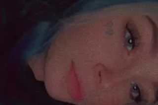 •Snow here to make your world ... - Image 4