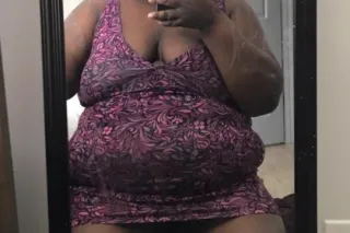 Hungry young sexy Beauty queen... - Image 2