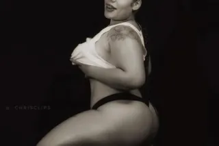 Sweet sexy natural yellow bone... - Image 1