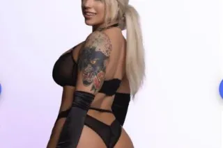 sexy blondie next door!! 🍑🤤 - ... - Image 3