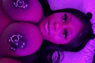 Busty Babe w/ Fat ass & Pussy 🔥 - Image 8