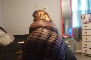 are u hard now cum let me make... - Image 1