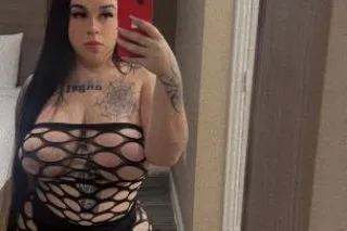 Tiny But Tempting: Your 4'9 Li... - Image 2