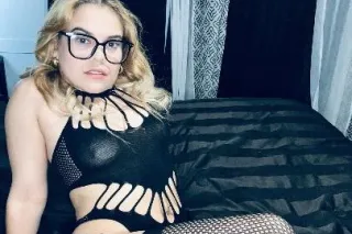 sexy latina - 22 - Image 1