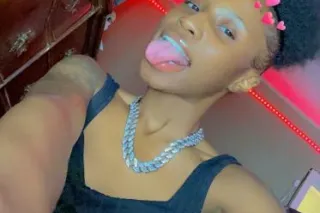 😏😋💕I SEE YOU LOOKING COME TAST... - Image 3