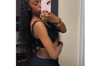 petite ebony 🍫 bombshell 💣🌸 ! ... - Image 1