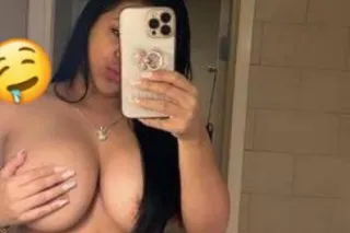 🥳🥳reina de la fiesta💯👅💦💦 sexy💚... - Image 3