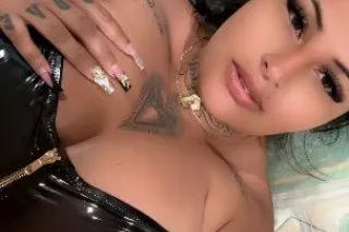 Custom Content 📸 Facetime Show... - Image 4