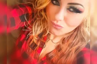 MISS SEXY BLUE EYED FOX - 34 - Image 3